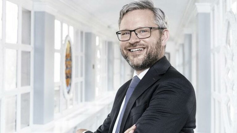 bild på las olsen chefsekonom på danske bank som förutspår 2024 i denna artikel
