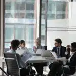 En peer group er et fagligt netværk.