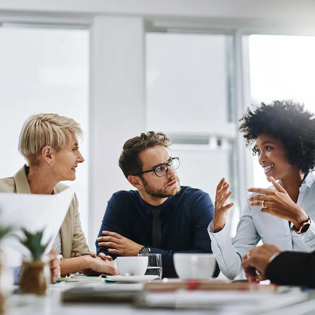 15-25 personer matches nøje i en gruppe, hvor de hjælper hinanden med at blive bedre til det, de hver især laver, og samtidig  blive bedre ledere, træffe bedre beslutninger og levere bedre resultater.